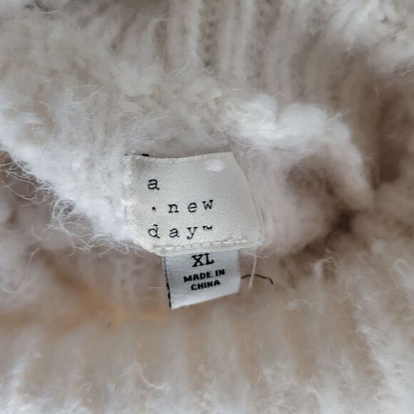 A New Day Ladies White Cable  Knit Pullover Oversized Turtleneck Sweater,  sz XL - Picture 9 of 13